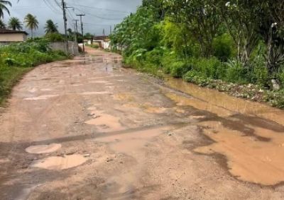 Moradores do Engenho Novo cobram calçamento da via principal em Mamanguape